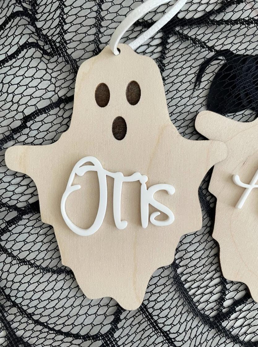Personalised Halloween Ghost Tag, Wooden Halloween Tag, Ghost Name Tag, Halloween Decoration, Trick or Treat Basket Tag, Halloween Keepsake